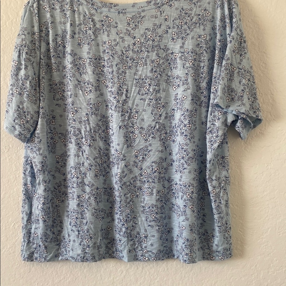 Bundle Gray and Blue Floral Women Tops Size L - Picture 3 of 7